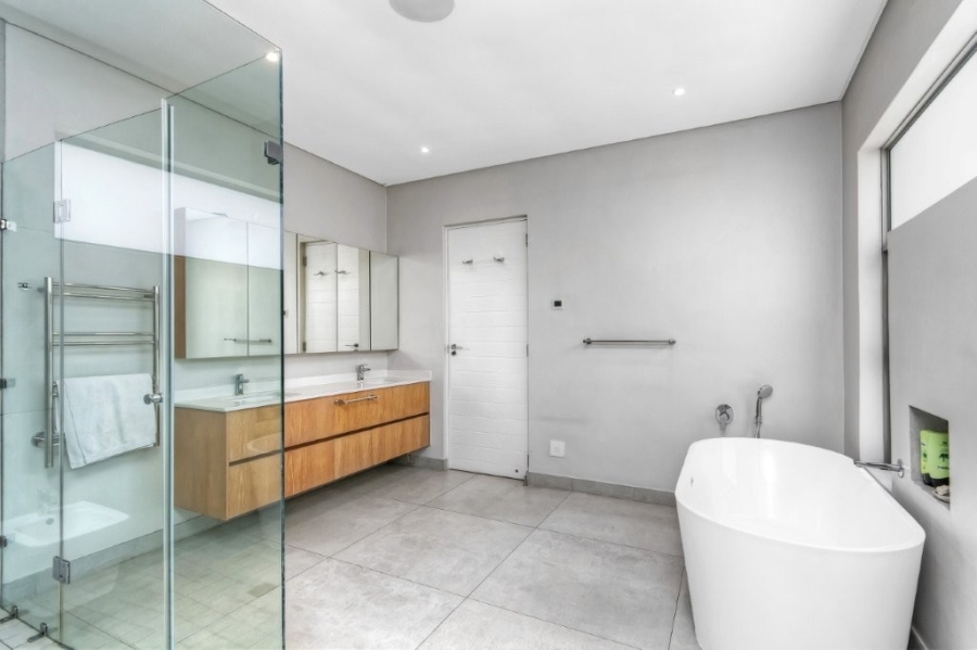 4 Bedroom Property for Sale in Sunset Acres Gauteng