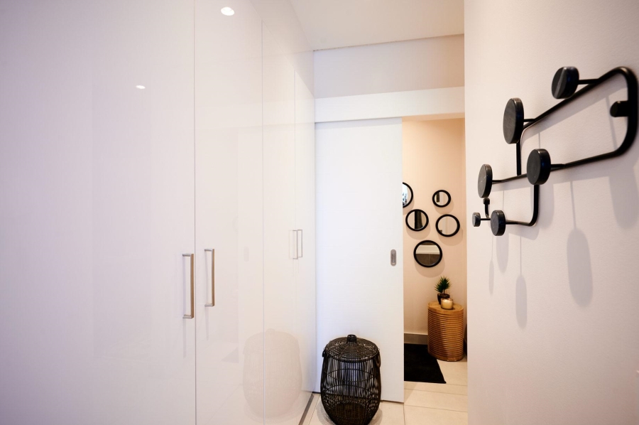 To Let 2 Bedroom Property for Rent in Hurlingham Gauteng