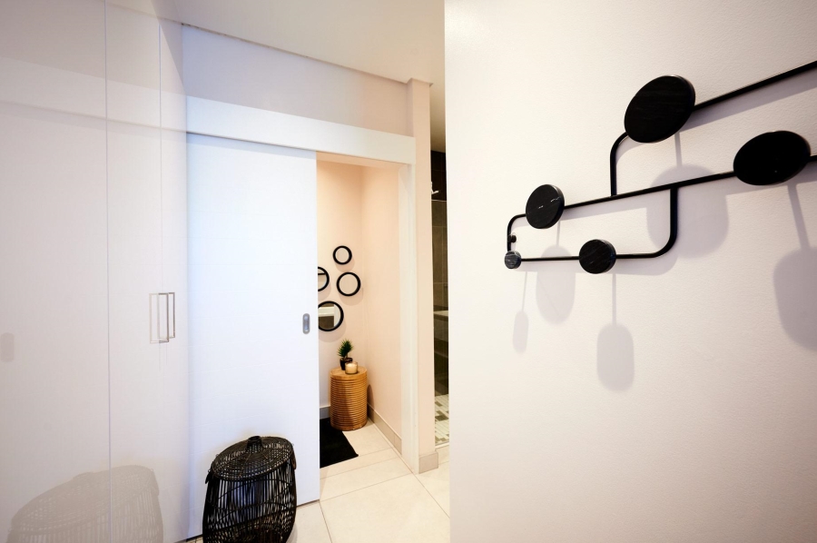 To Let 2 Bedroom Property for Rent in Hurlingham Gauteng