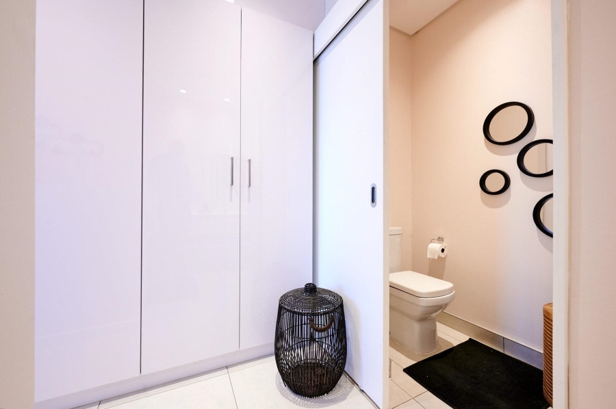 To Let 2 Bedroom Property for Rent in Hurlingham Gauteng