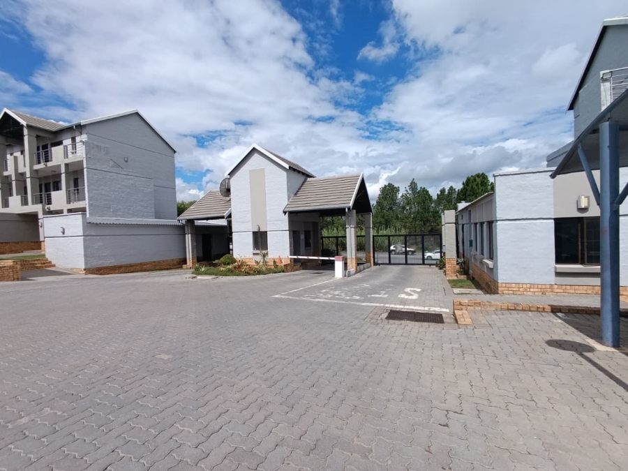 1 Bedroom Property for Sale in Halfway Gardens Gauteng