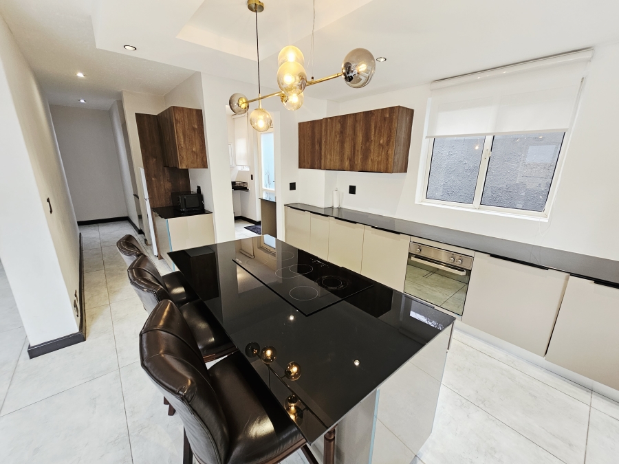 To Let 4 Bedroom Property for Rent in Sandhurst Gauteng