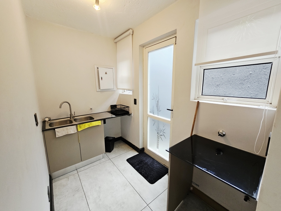 To Let 4 Bedroom Property for Rent in Sandhurst Gauteng