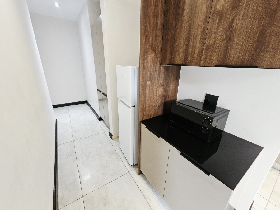 To Let 4 Bedroom Property for Rent in Sandhurst Gauteng