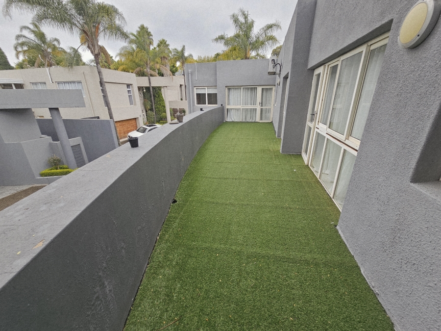 To Let 4 Bedroom Property for Rent in Sandhurst Gauteng