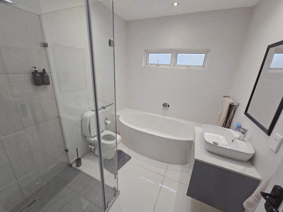 To Let 4 Bedroom Property for Rent in Sandhurst Gauteng