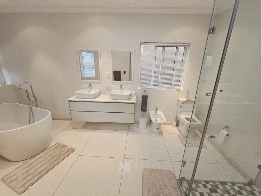 To Let 4 Bedroom Property for Rent in Sandhurst Gauteng