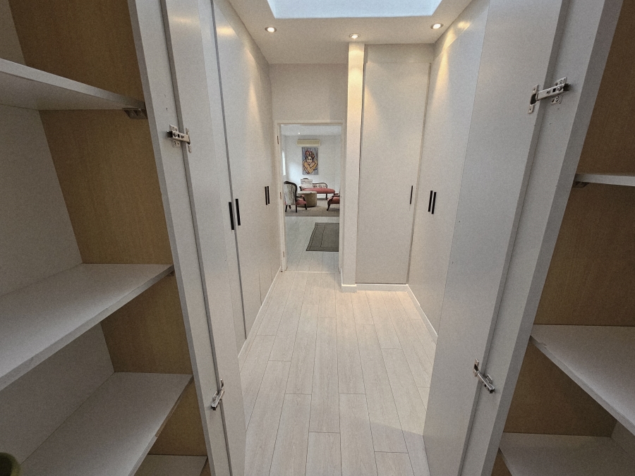 To Let 4 Bedroom Property for Rent in Sandhurst Gauteng