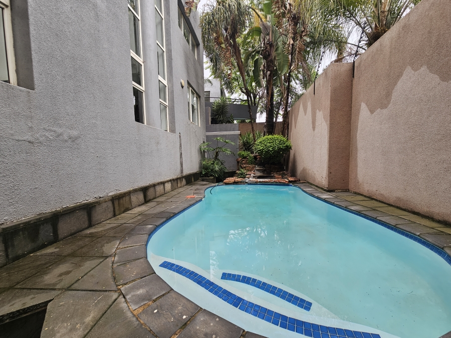To Let 4 Bedroom Property for Rent in Sandhurst Gauteng