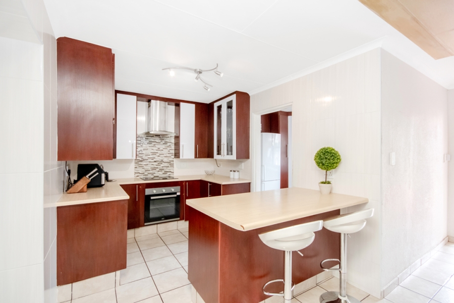 3 Bedroom Property for Sale in Wilgeheuwel Gauteng