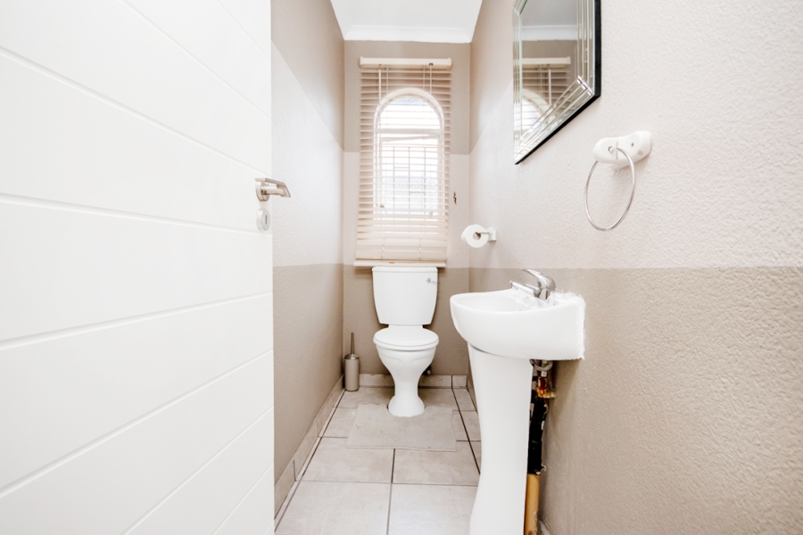 3 Bedroom Property for Sale in Wilgeheuwel Gauteng