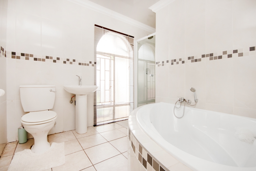 3 Bedroom Property for Sale in Wilgeheuwel Gauteng