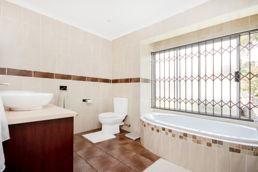 3 Bedroom Property for Sale in Wilgeheuwel Gauteng