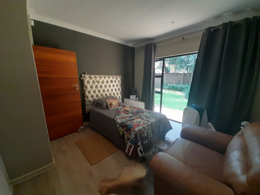 To Let 3 Bedroom Property for Rent in Pierre Van Ryneveld Gauteng