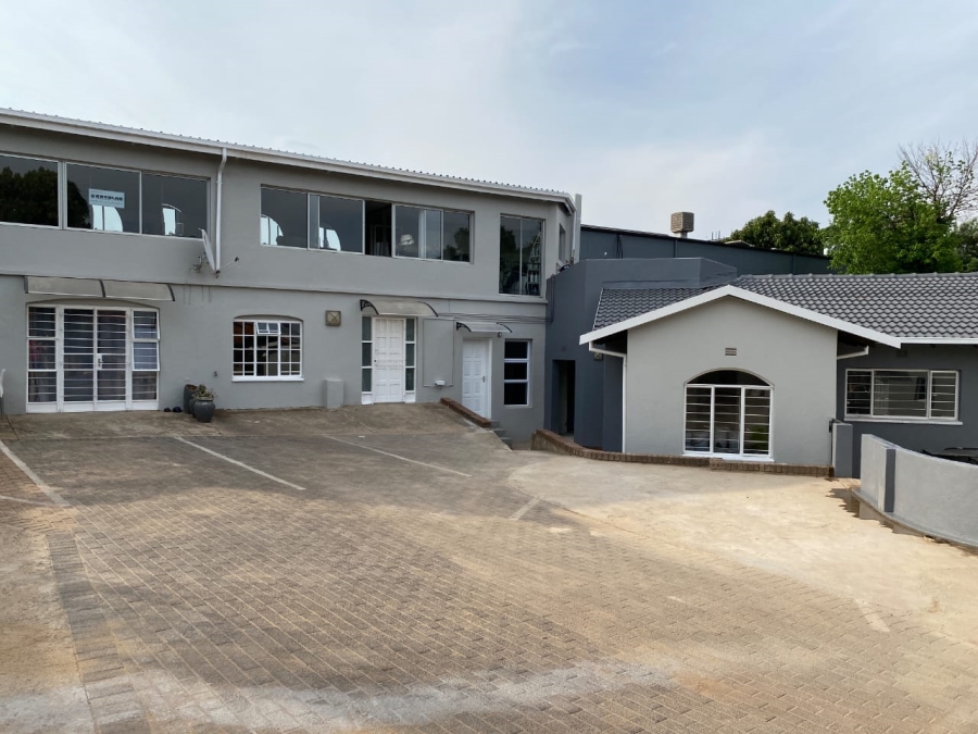 9 Bedroom Property for Sale in Linden Gauteng