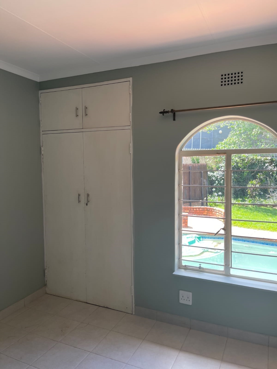 9 Bedroom Property for Sale in Linden Gauteng