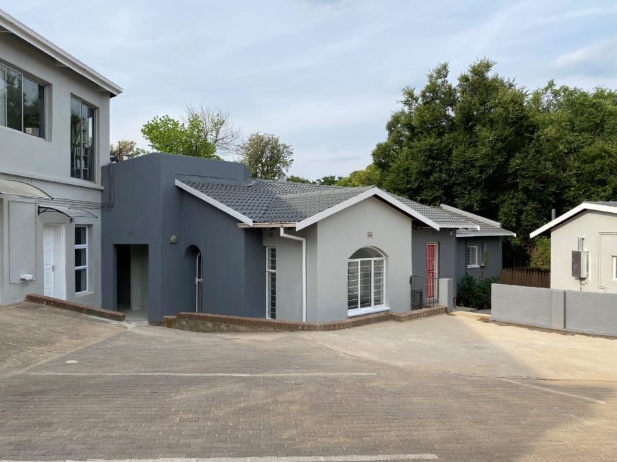 9 Bedroom Property for Sale in Linden Gauteng