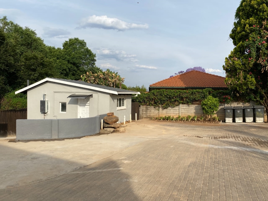 9 Bedroom Property for Sale in Linden Gauteng