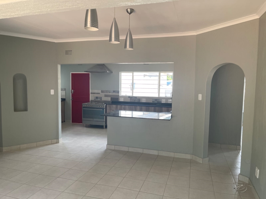 9 Bedroom Property for Sale in Linden Gauteng