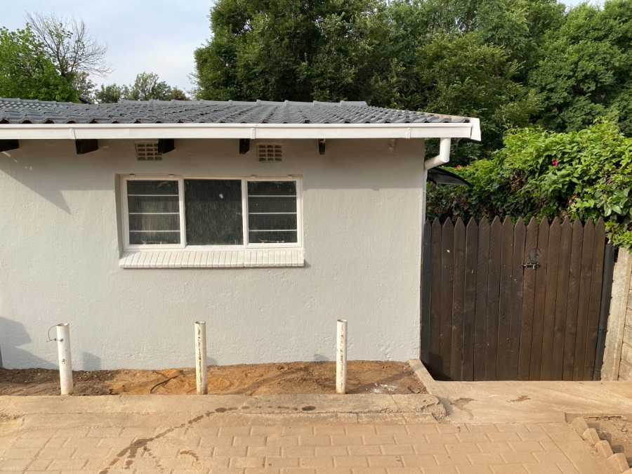 9 Bedroom Property for Sale in Linden Gauteng