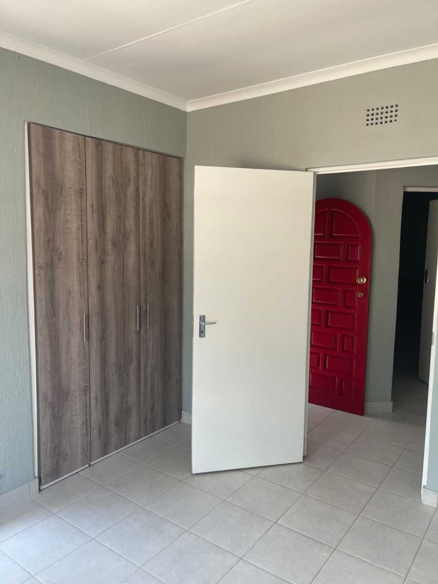 9 Bedroom Property for Sale in Linden Gauteng