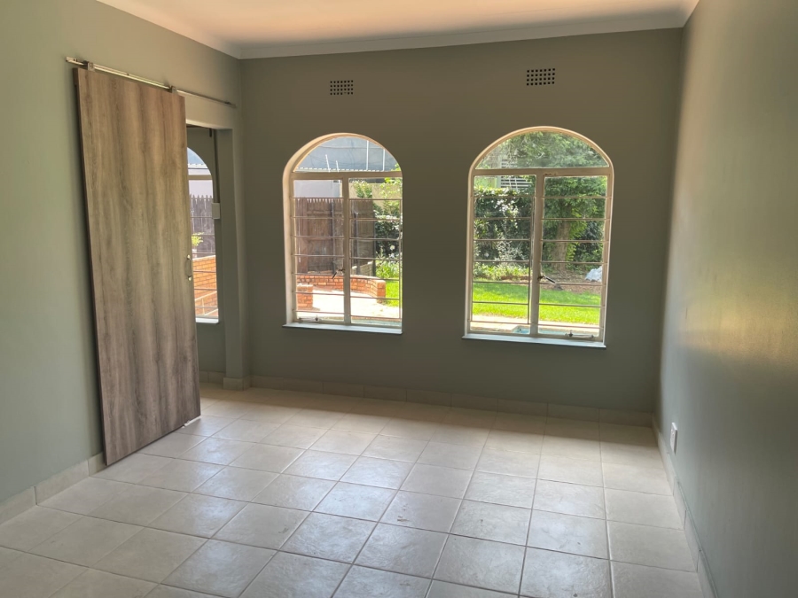 9 Bedroom Property for Sale in Linden Gauteng