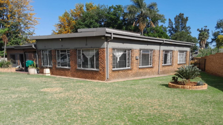 3 Bedroom Property for Sale in Brackenhurst Gauteng