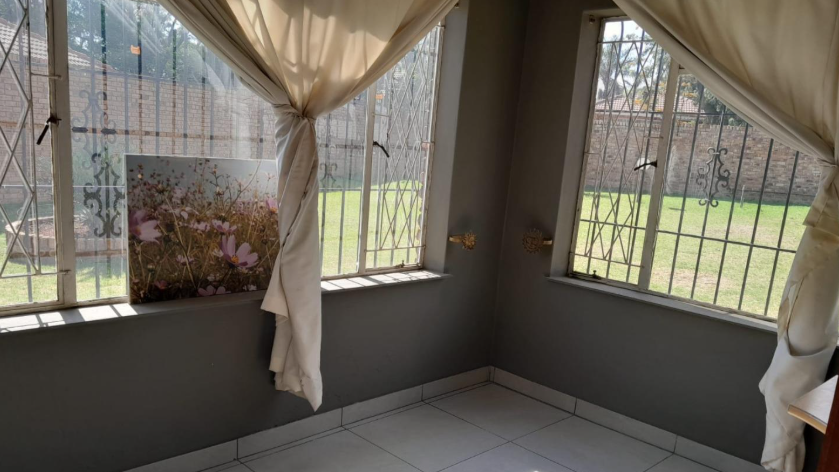 3 Bedroom Property for Sale in Brackenhurst Gauteng