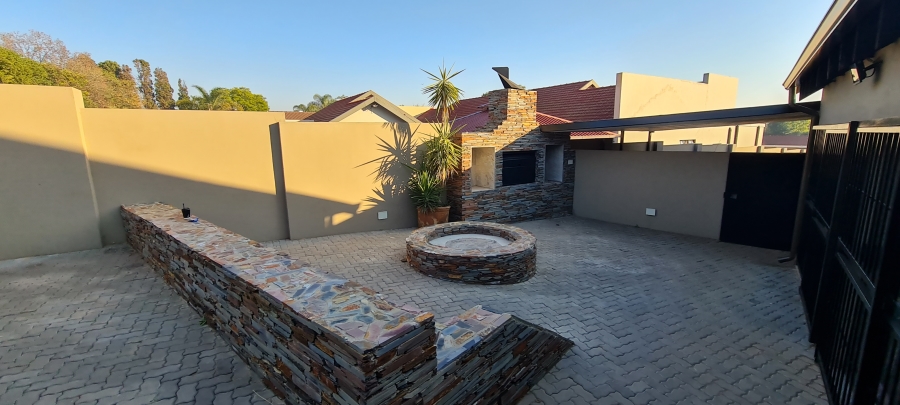 To Let commercial Property for Rent in Eldoraigne Gauteng