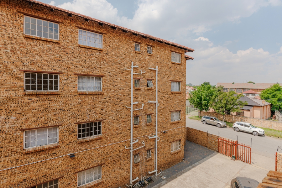 1 Bedroom Property for Sale in Randfontein Central Gauteng