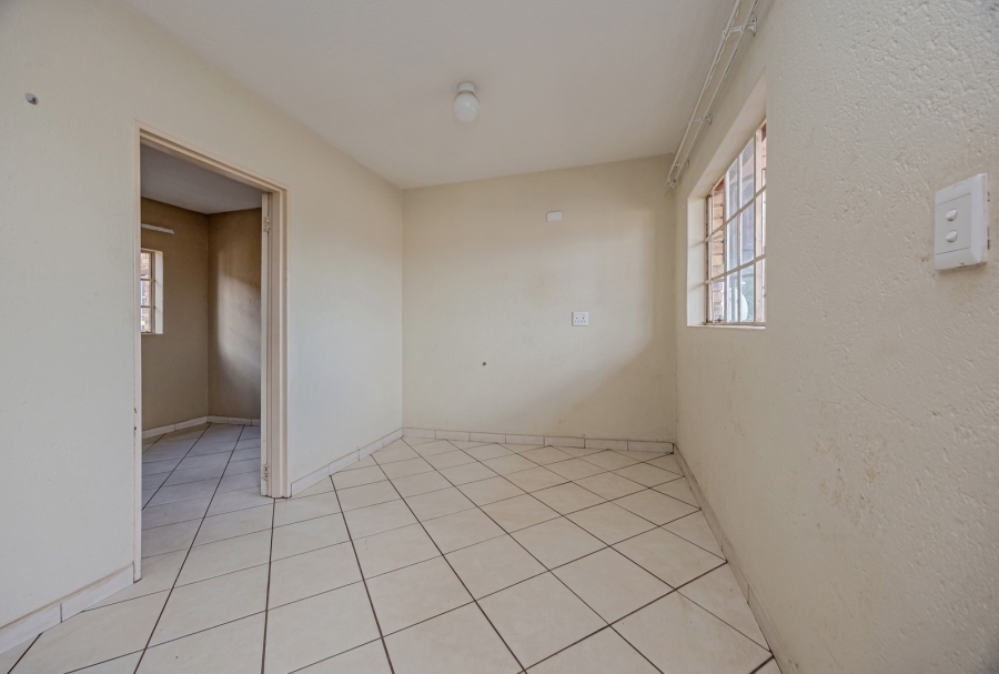 1 Bedroom Property for Sale in Randfontein Central Gauteng