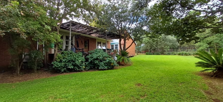 5 Bedroom Property for Sale in Bashewa A H Gauteng