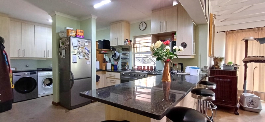 5 Bedroom Property for Sale in Bashewa A H Gauteng