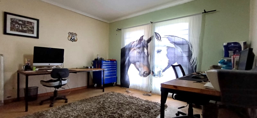 5 Bedroom Property for Sale in Bashewa A H Gauteng