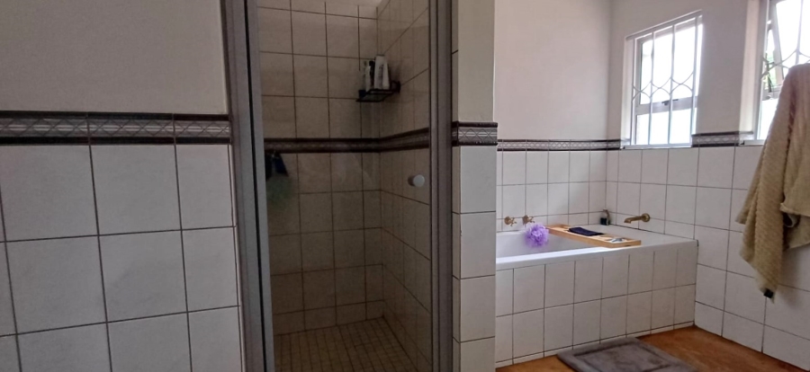 5 Bedroom Property for Sale in Bashewa A H Gauteng