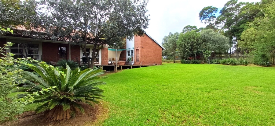 5 Bedroom Property for Sale in Bashewa A H Gauteng