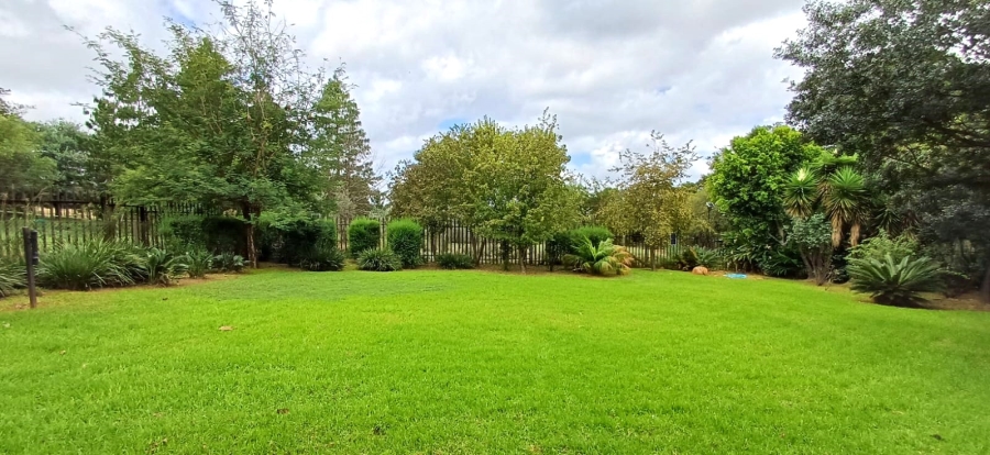 5 Bedroom Property for Sale in Bashewa A H Gauteng