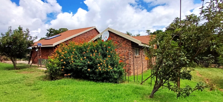 5 Bedroom Property for Sale in Bashewa A H Gauteng