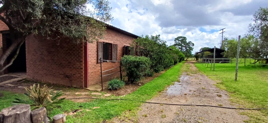 5 Bedroom Property for Sale in Bashewa A H Gauteng