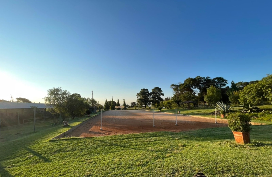 5 Bedroom Property for Sale in Bashewa A H Gauteng