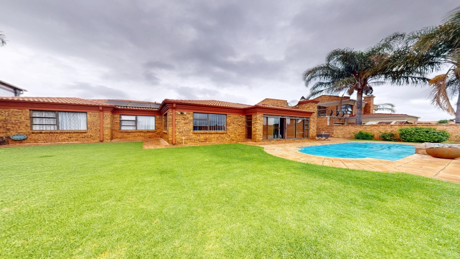 3 Bedroom Property for Sale in Dayanglen Gauteng