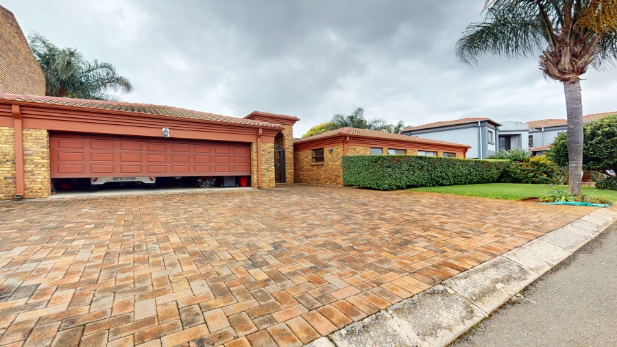 3 Bedroom Property for Sale in Dayanglen Gauteng