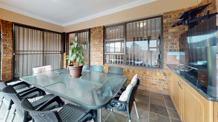 3 Bedroom Property for Sale in Dayanglen Gauteng