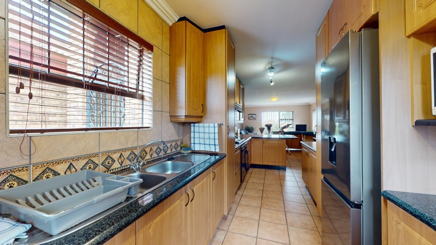 3 Bedroom Property for Sale in Dayanglen Gauteng