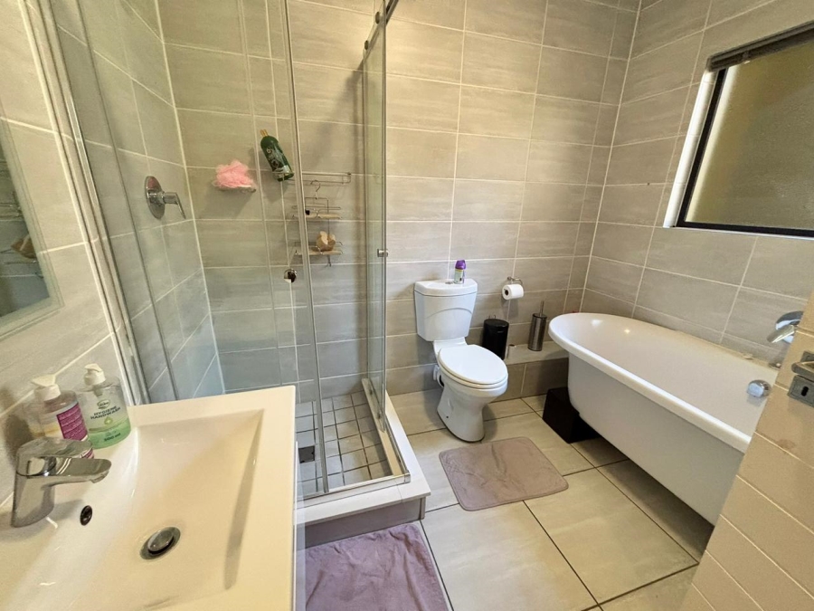 To Let 3 Bedroom Property for Rent in Waterfall Gauteng