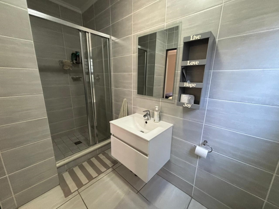 To Let 3 Bedroom Property for Rent in Waterfall Gauteng