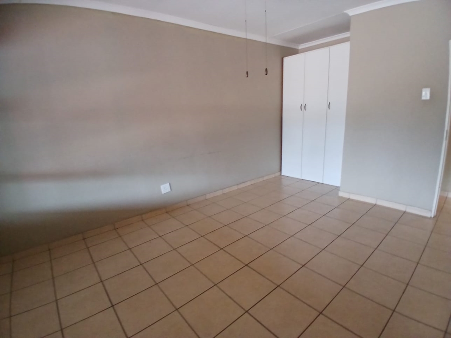 6 Bedroom Property for Sale in Selcourt Gauteng