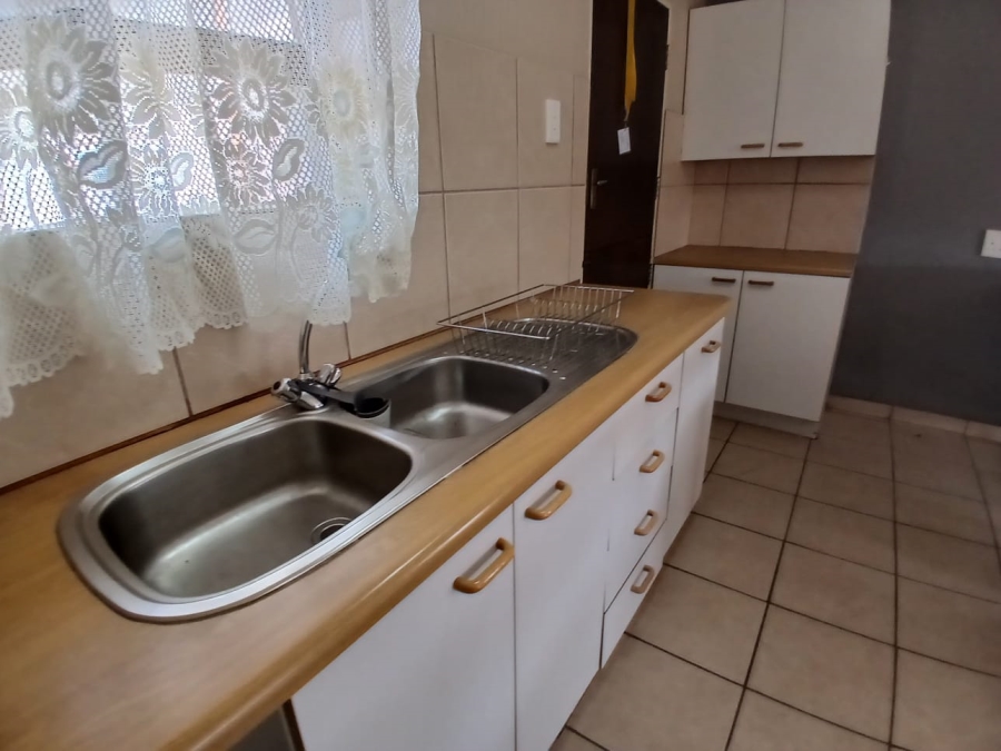 6 Bedroom Property for Sale in Selcourt Gauteng