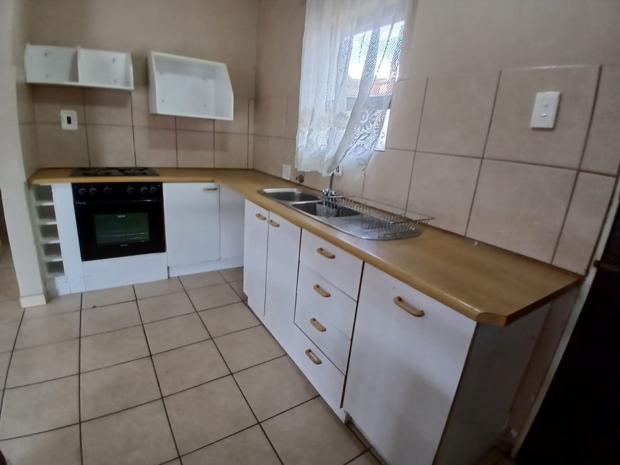 6 Bedroom Property for Sale in Selcourt Gauteng