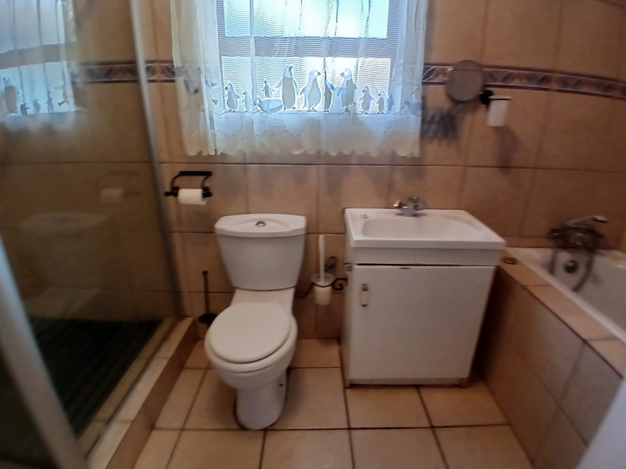 6 Bedroom Property for Sale in Selcourt Gauteng